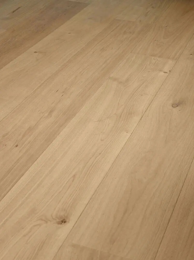 Saga Hardwood Frøya Lys Brun Saga