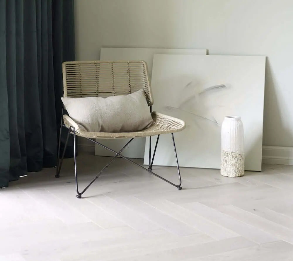 Saga Herringbone Parkett White Saga